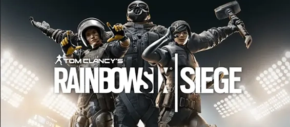 De personages uit het spel Rainbow tegen de achtergrond van de speelarena.